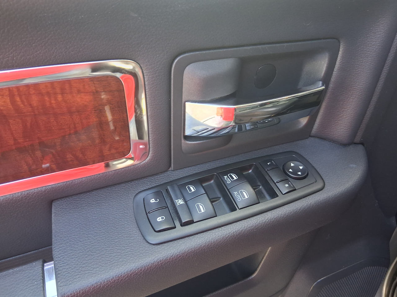 RAM 2500 Laramie Crew Cab SWB 4WD 2012