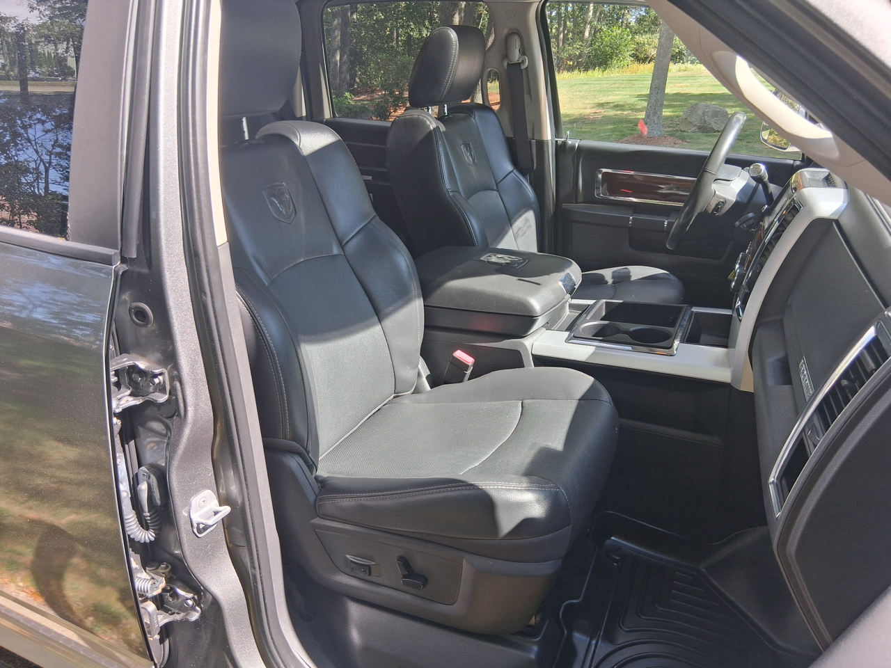 RAM 2500 Laramie Crew Cab SWB 4WD 2012