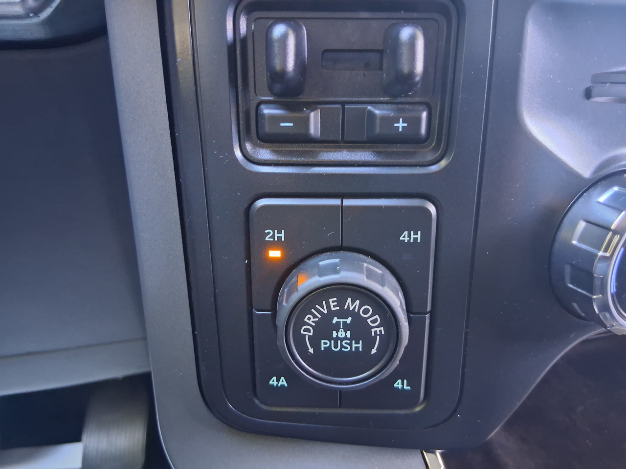 Ford F-150 4WD SuperCrew 145" Lariat 2022