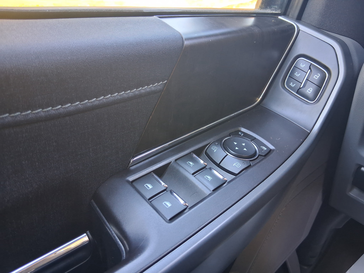 Ford F-150 4WD SuperCrew 145" Lariat 2022
