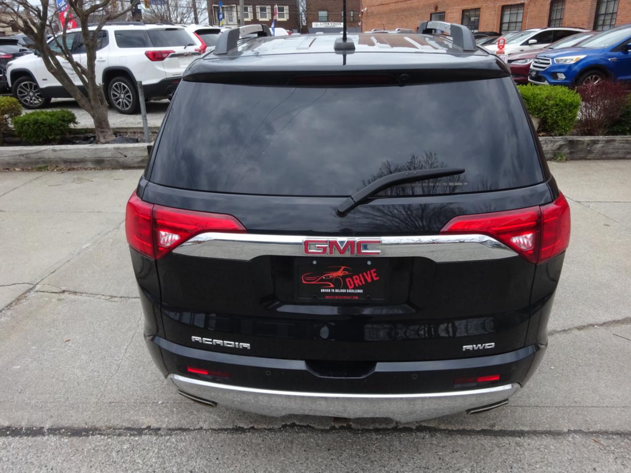 GMC Acadia AWD 4dr Denali 2017