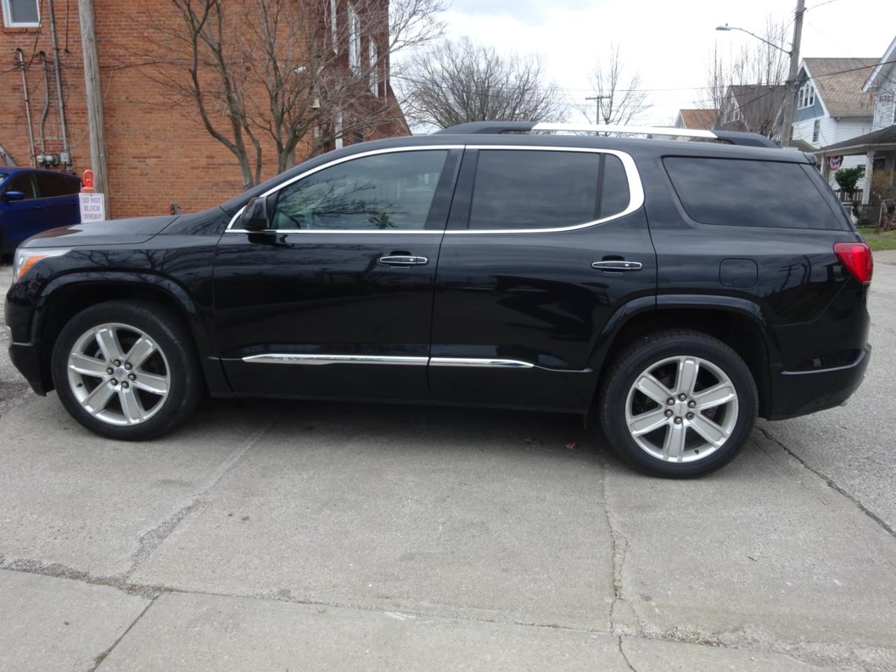 GMC Acadia AWD 4dr Denali 2017