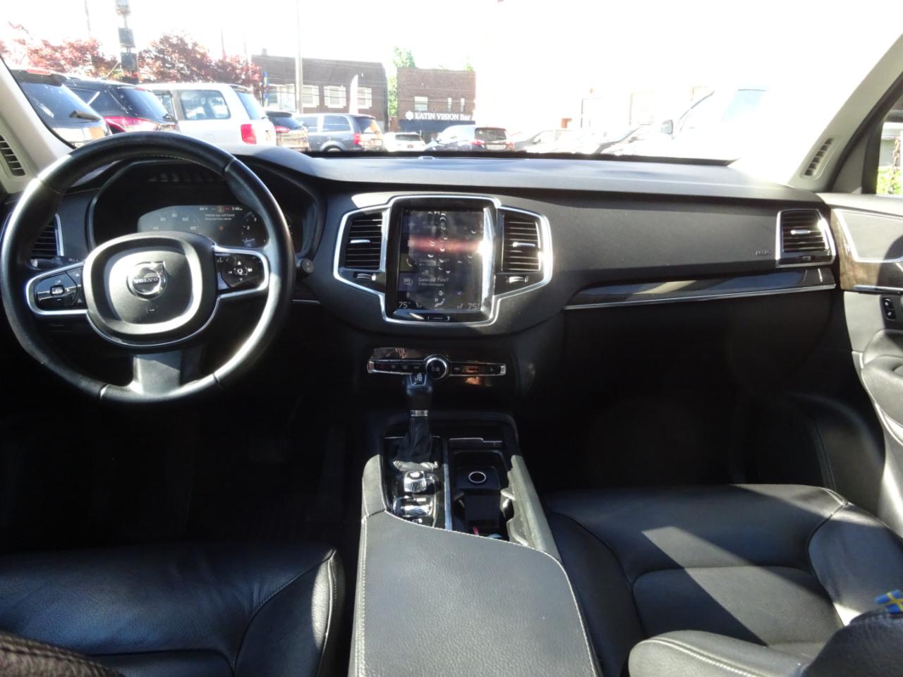 Volvo XC90 T6 AWD 7-Passenger Momentum 2018