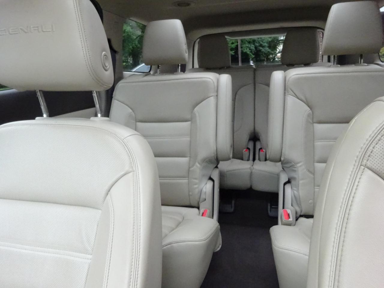GMC Acadia AWD 4dr Denali 2017