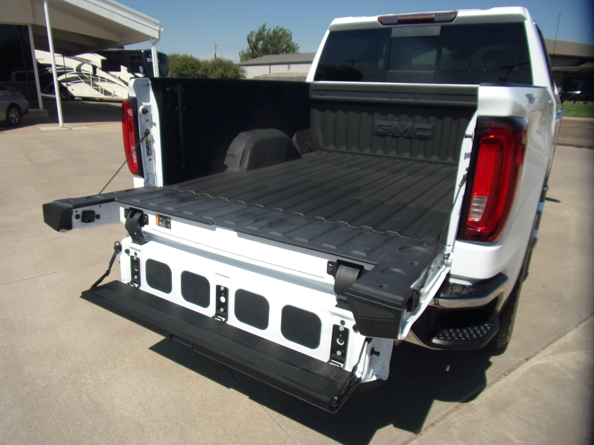GMC Sierra 1500 SLT Crew Cab 4WD 2023 GMC Sierra 1500 SLT Crew Cab 4WD 2023