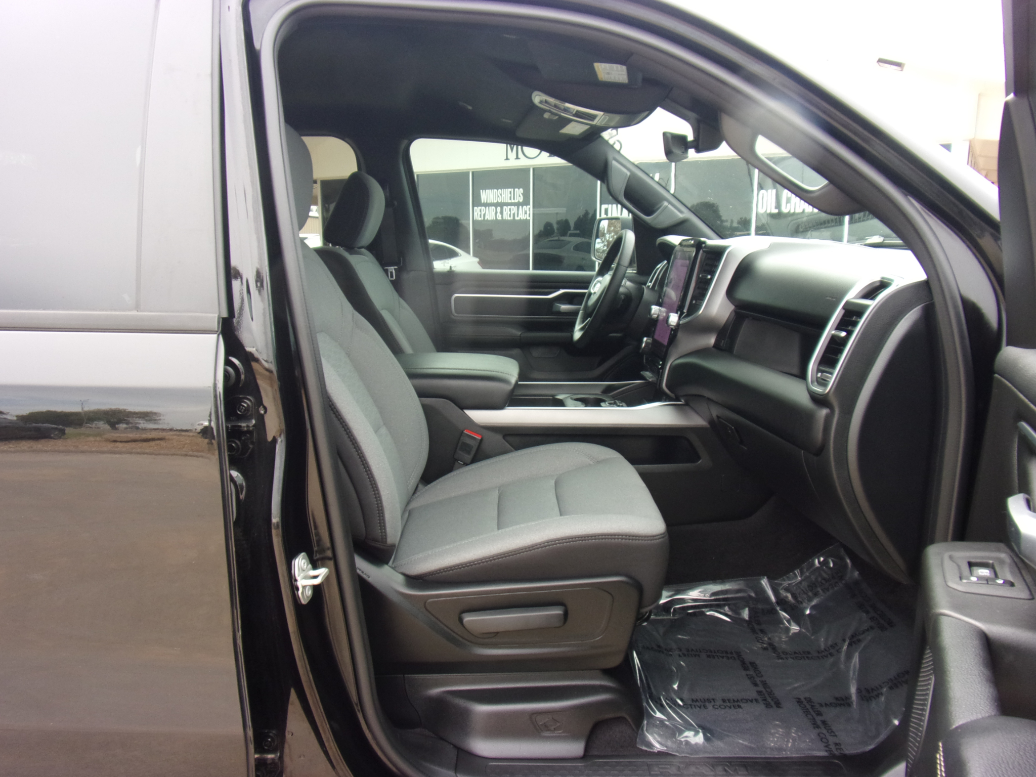 RAM 1500 Big Horn Crew Cab 4WD 2025 RAM 1500 Big Horn Crew Cab 4WD 2025