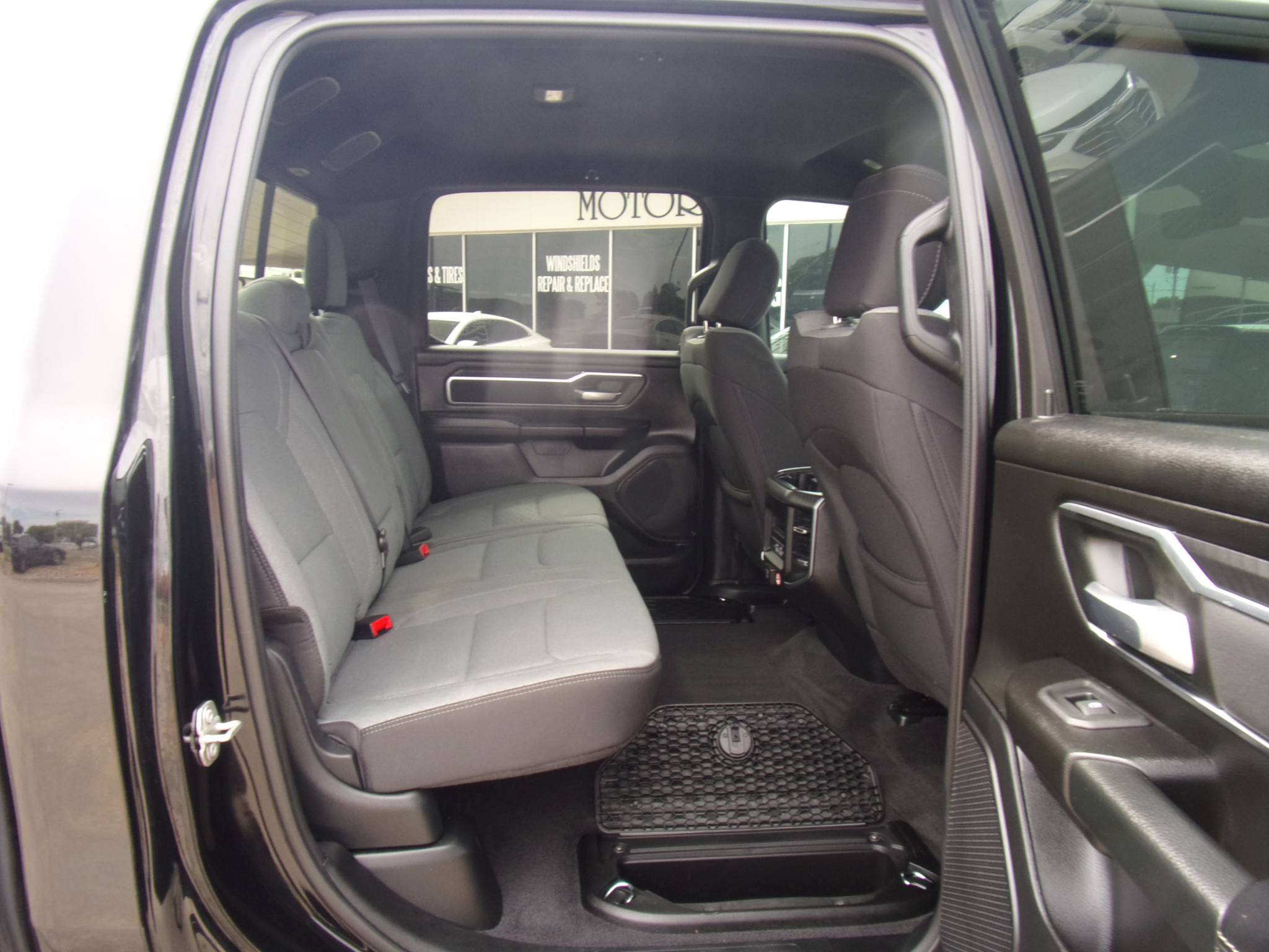 RAM 1500 Big Horn Crew Cab 4WD 2025 RAM 1500 Big Horn Crew Cab 4WD 2025