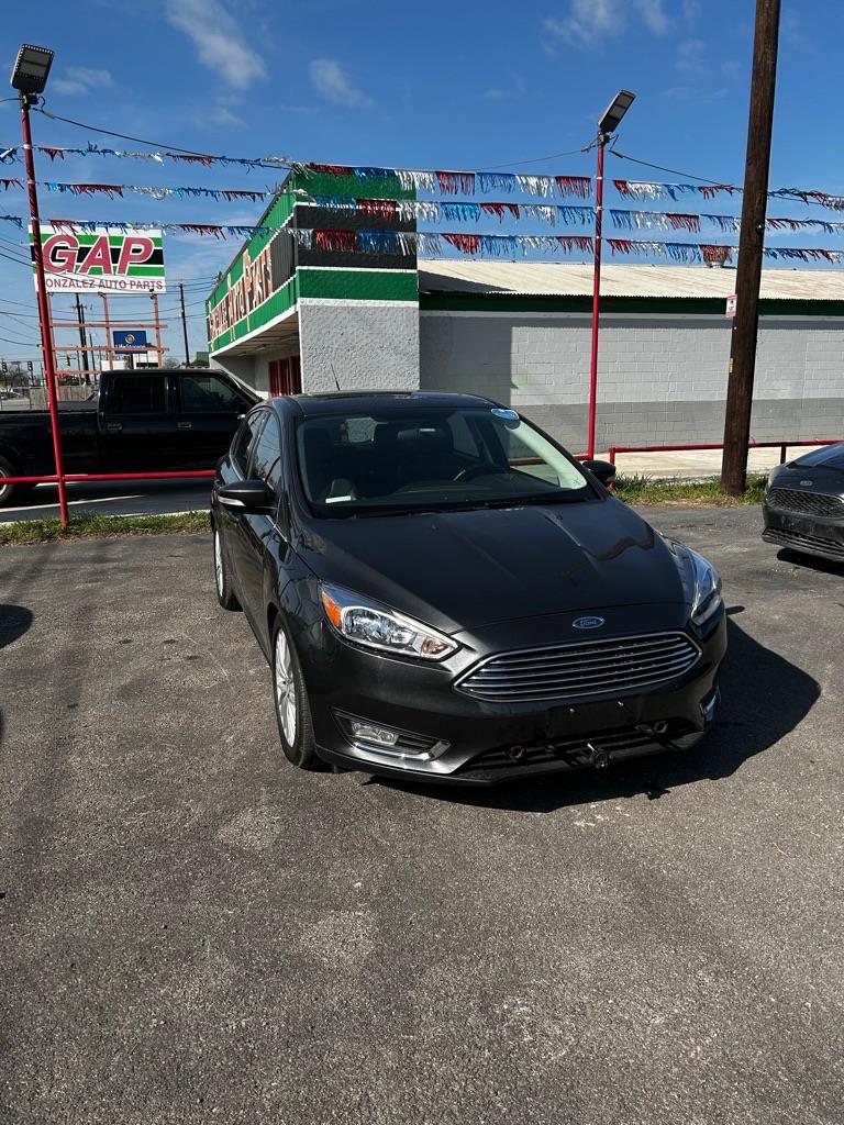 2017 Ford Focus Titanium's photo