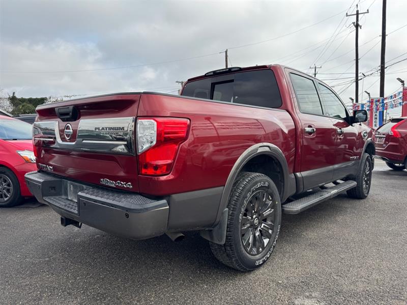 Nissan Titan SV Crew Cab 4WD 2017