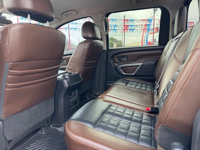 Nissan Titan SV Crew Cab 4WD 2017