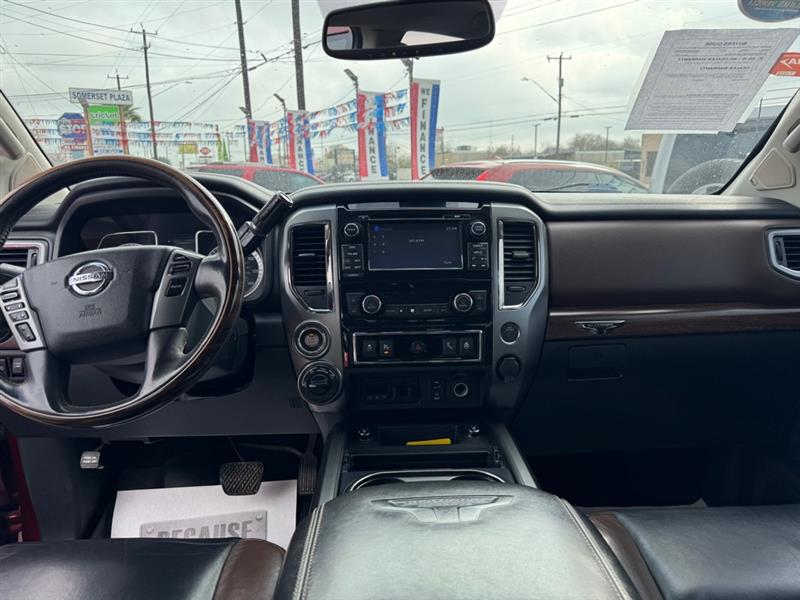 Nissan Titan SV Crew Cab 4WD 2017