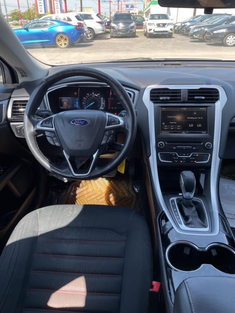 Ford Fusion SE 2016