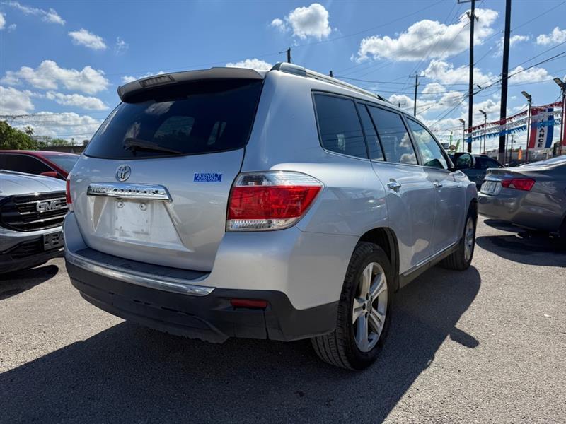 Toyota Highlander Limited 2WD 2011