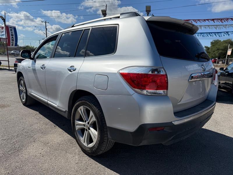 Toyota Highlander Limited 2WD 2011