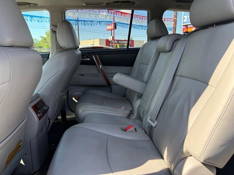 Toyota Highlander Limited 2WD 2011