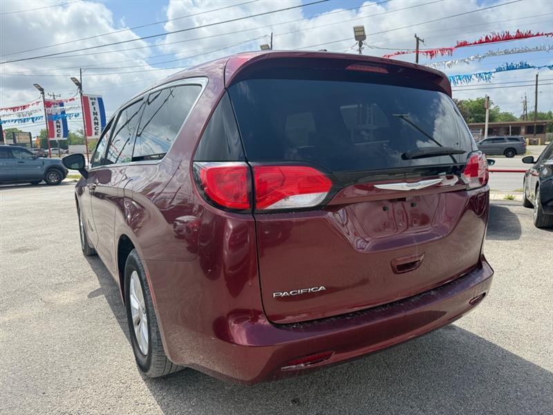 Chrysler Pacifica Touring 2017