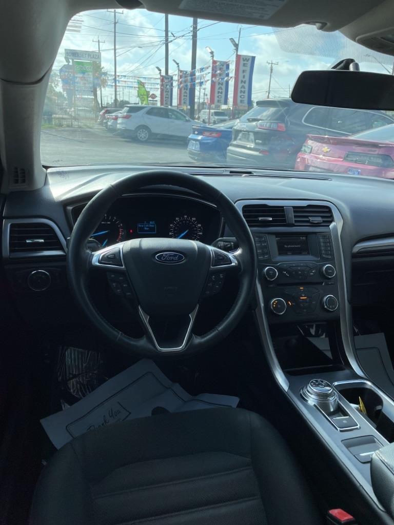 Ford Fusion S 2017