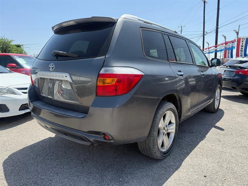 Toyota Highlander Limited 2WD 2010