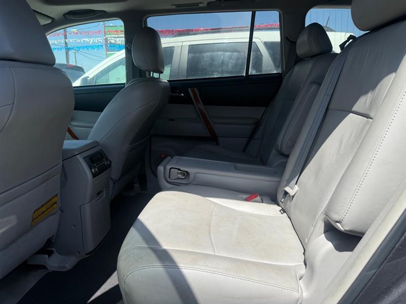 Toyota Highlander Limited 2WD 2010