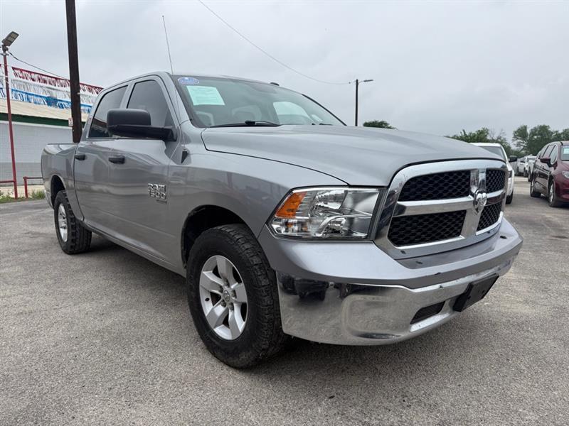 RAM 1500 Classic Tradesman Crew Cab SWB 2WD 2022