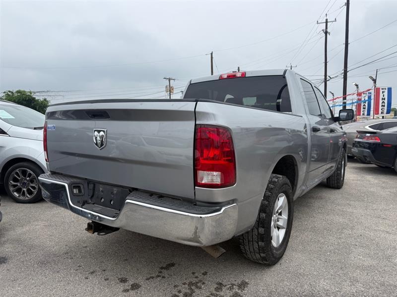 RAM 1500 Classic Tradesman Crew Cab SWB 2WD 2022