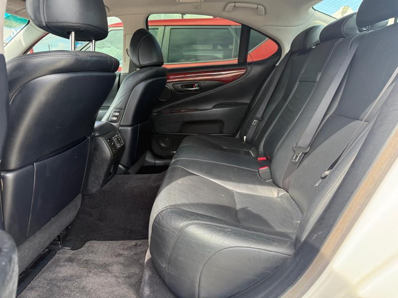Lexus LS 460 Luxury Sedan 2010