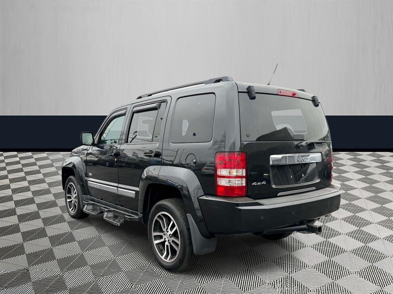 Jeep Liberty 4WD 4dr Sport Latitude 2012