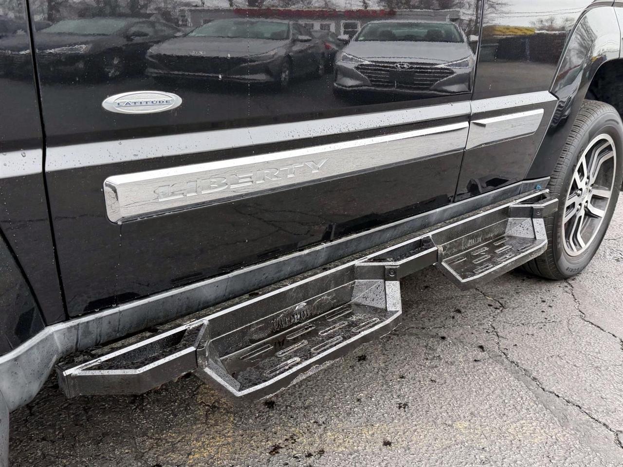 Jeep Liberty 4WD 4dr Sport Latitude 2012