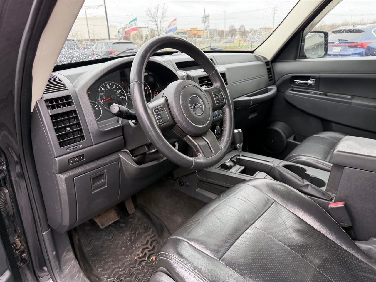 Jeep Liberty 4WD 4dr Sport Latitude 2012