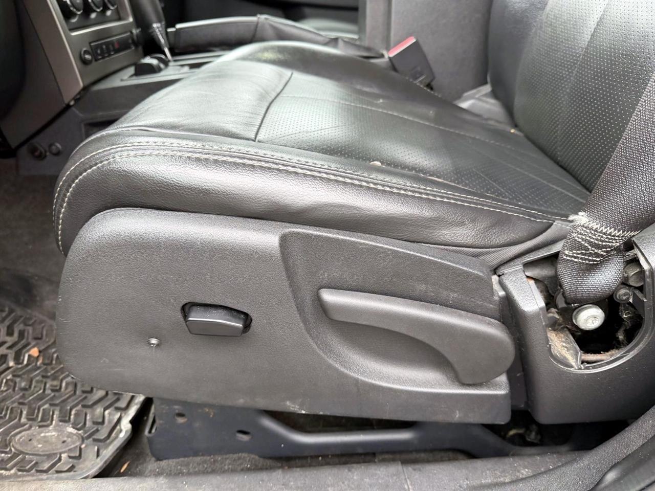 Jeep Liberty 4WD 4dr Sport Latitude 2012