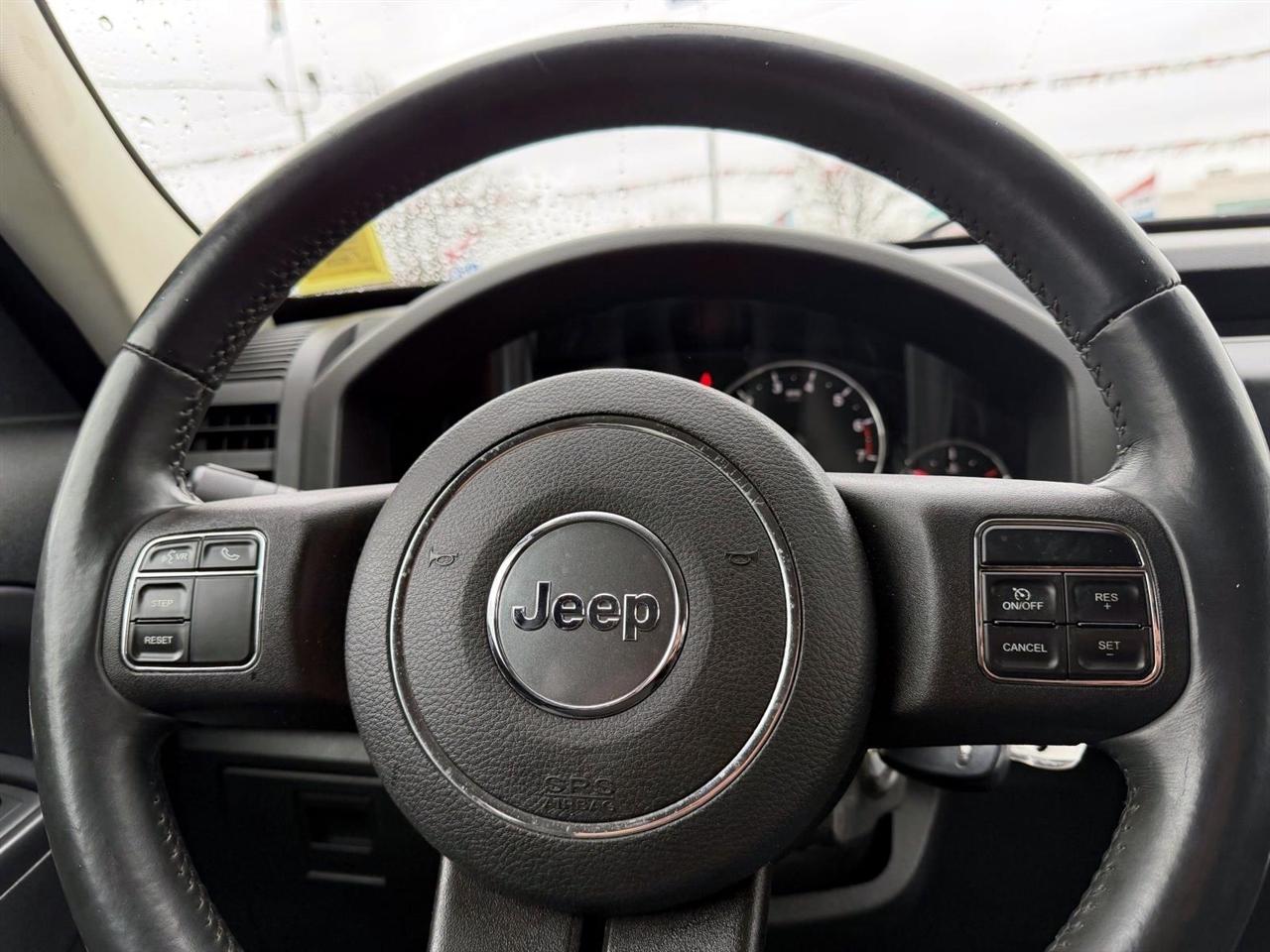 Jeep Liberty 4WD 4dr Sport Latitude 2012