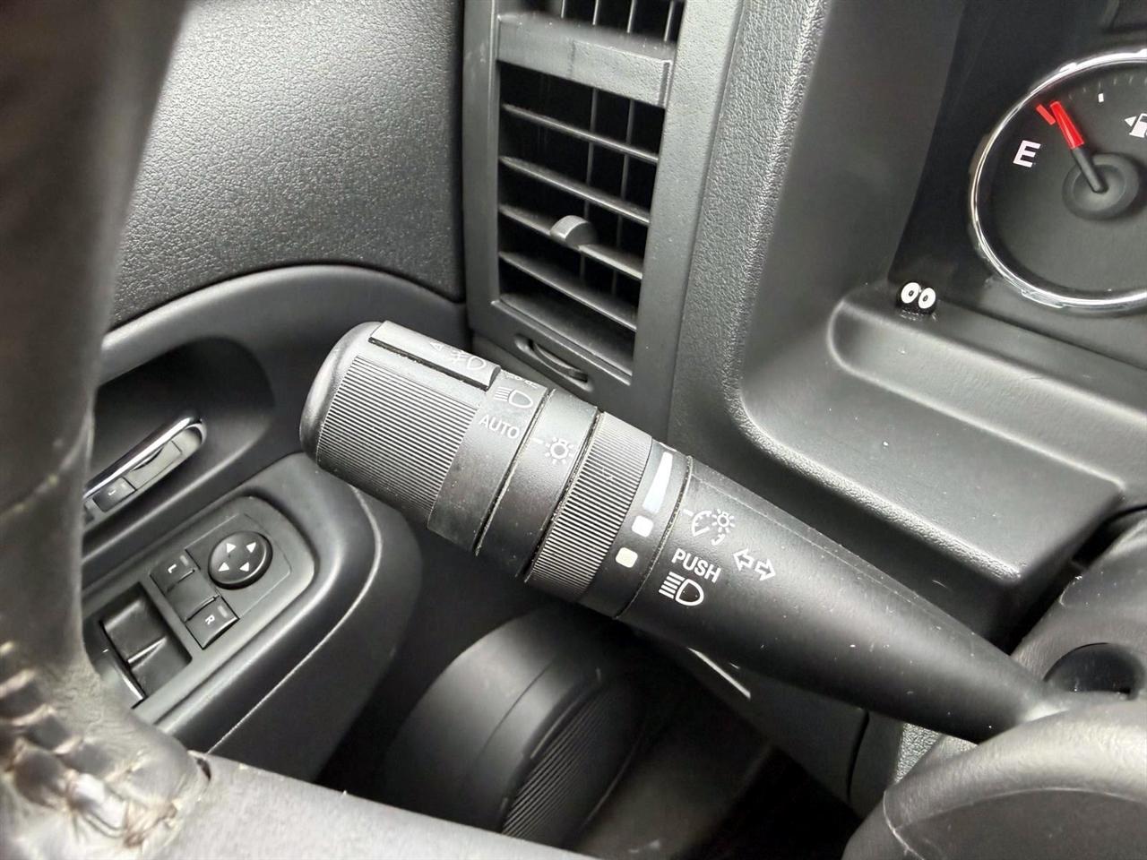 Jeep Liberty 4WD 4dr Sport Latitude 2012