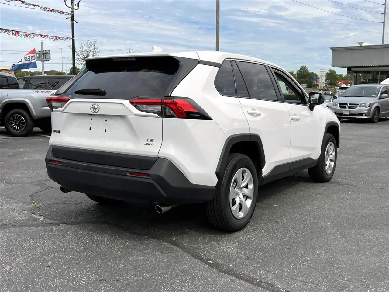 Toyota RAV4 LE AWD (Natl) 2024