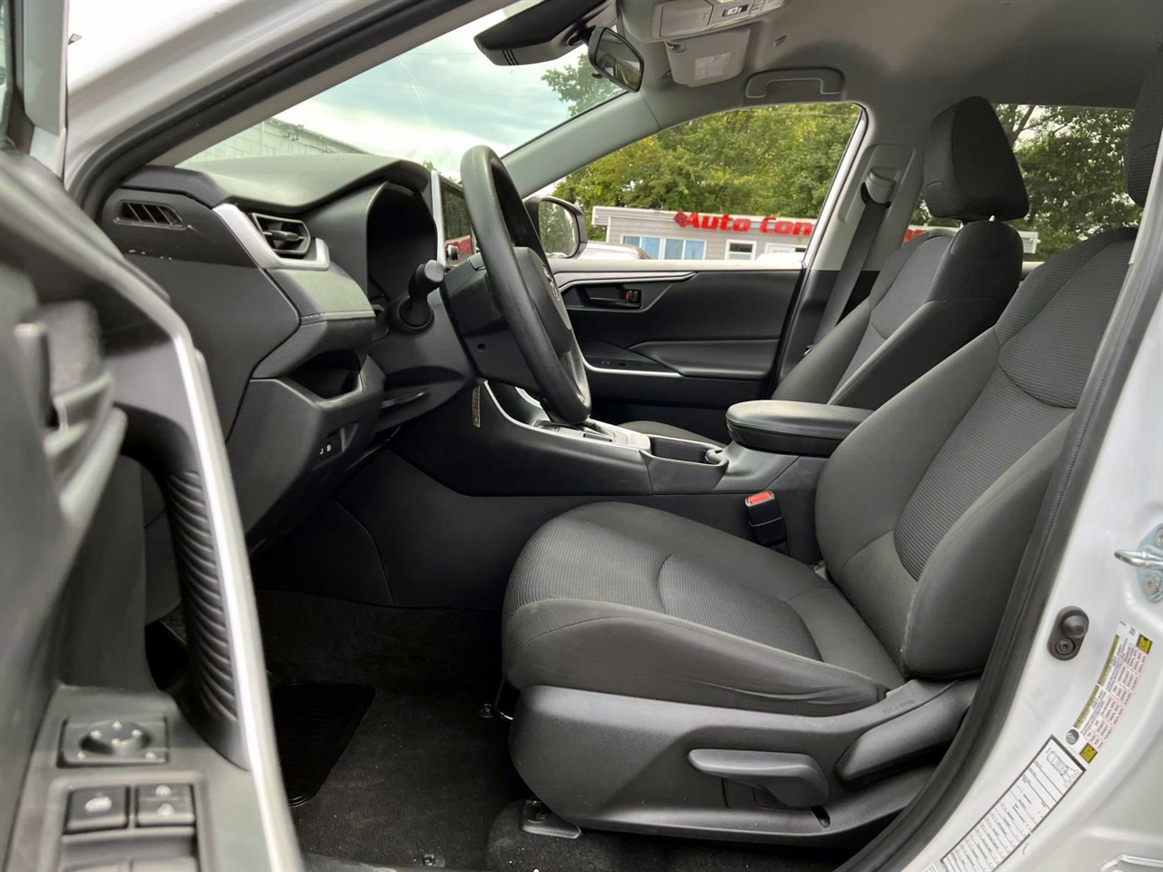 Toyota RAV4 LE AWD (Natl) 2024