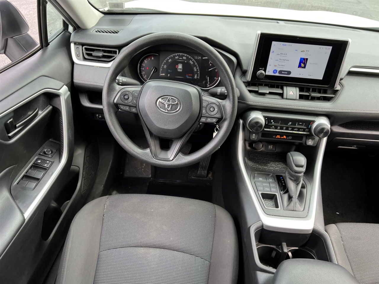 Toyota RAV4 LE AWD (Natl) 2024