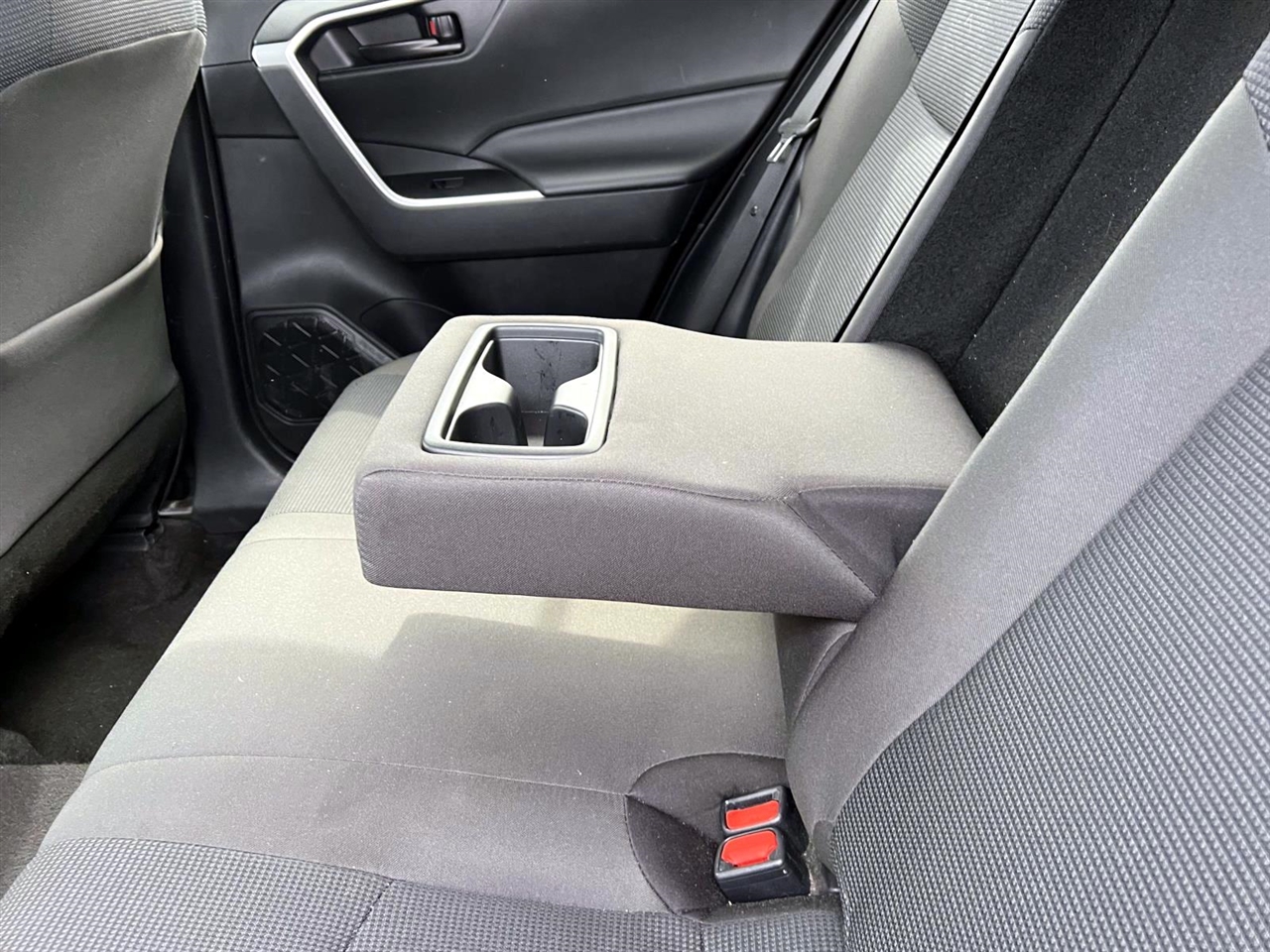 Toyota RAV4 LE AWD (Natl) 2024