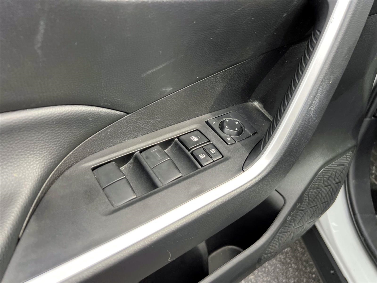 Toyota RAV4 LE AWD (Natl) 2024