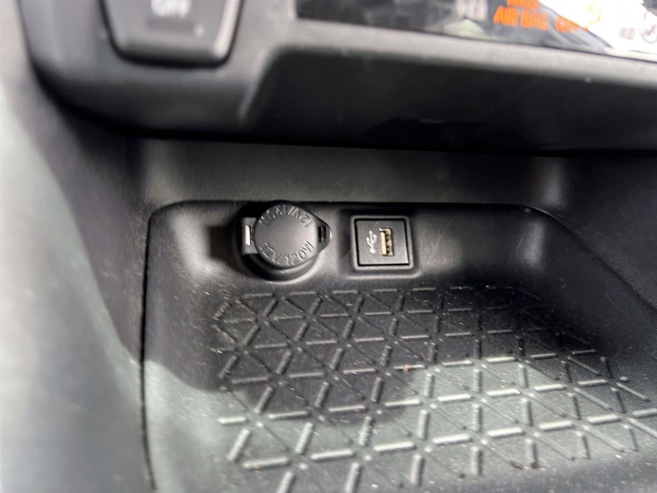 Toyota RAV4 LE AWD (Natl) 2024