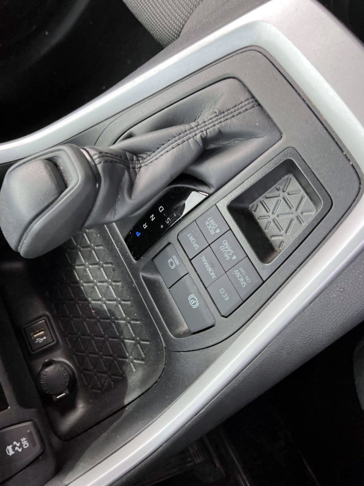 Toyota RAV4 LE AWD (Natl) 2024