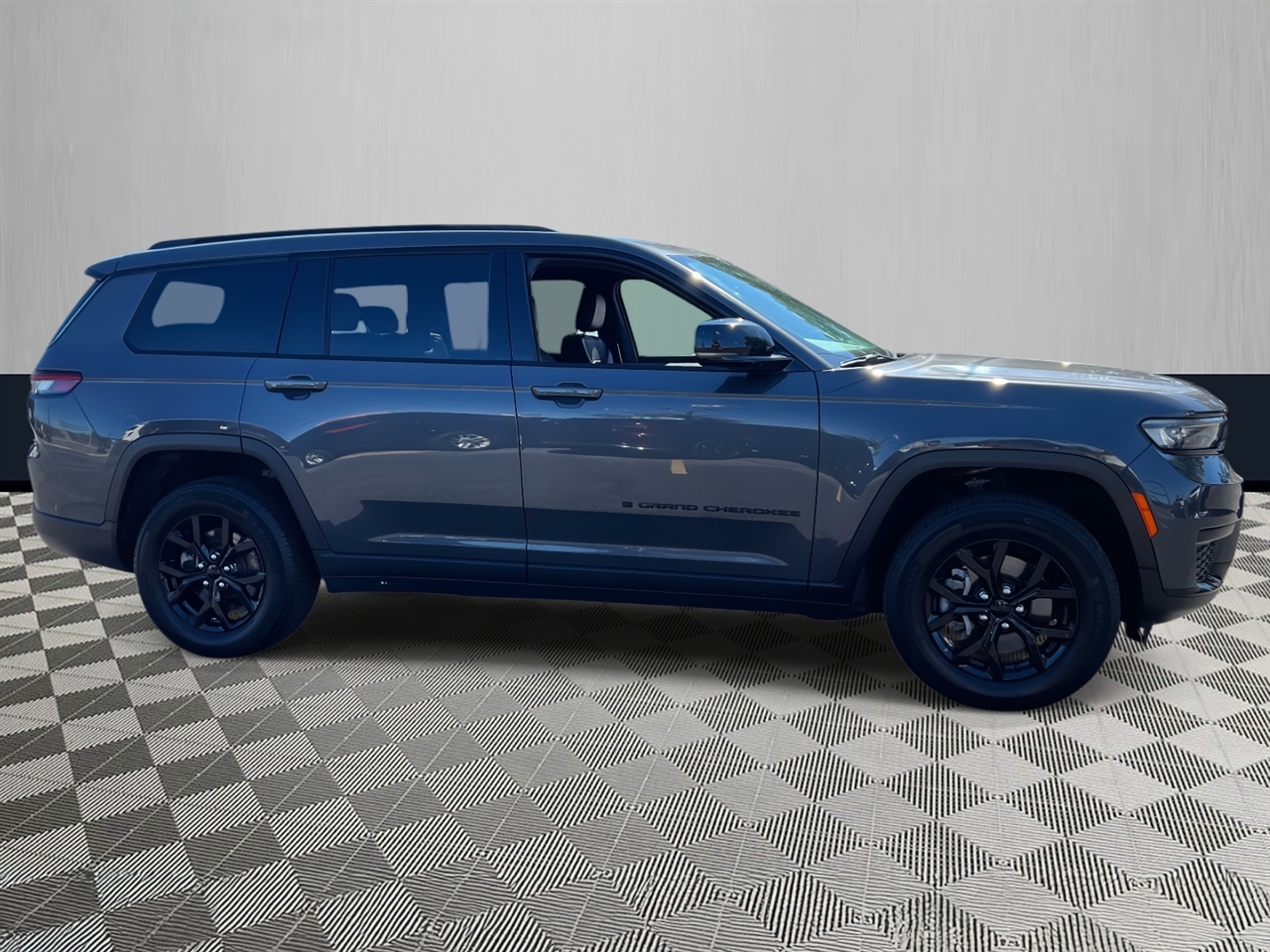 2024 Jeep Grand Cherokee Laredo photo 5