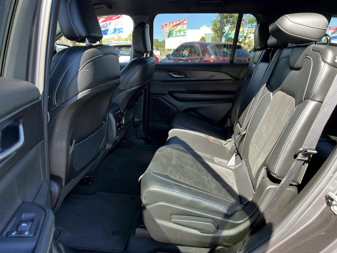 2024 Jeep Grand Cherokee Laredo photo 14
