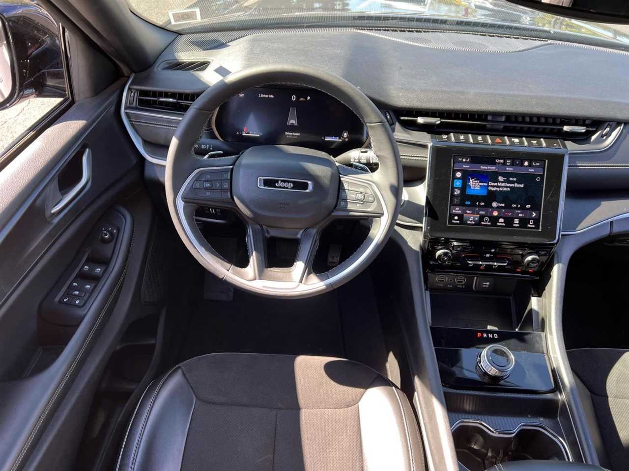 2024 Jeep Grand Cherokee Laredo photo 17