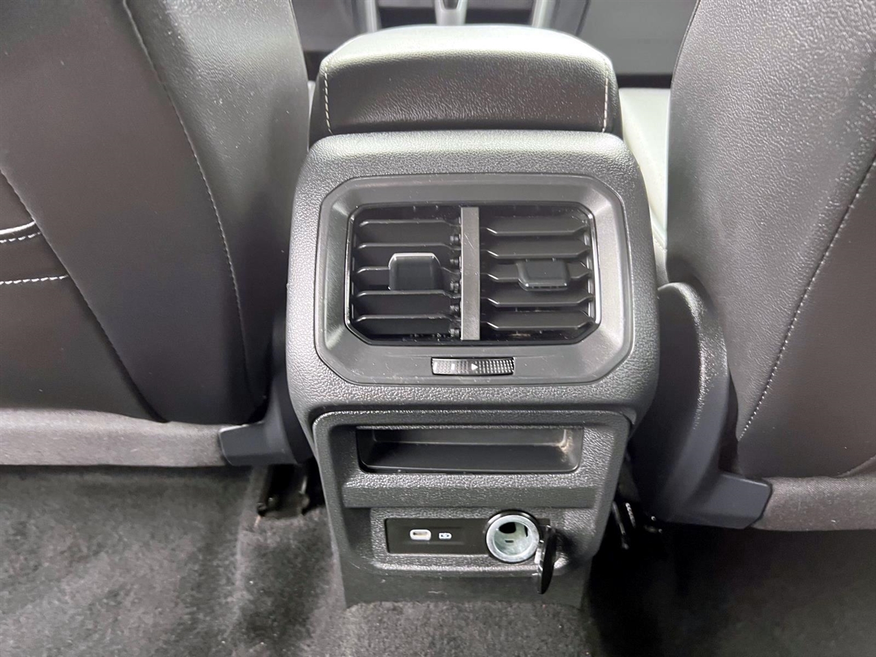 Volkswagen Tiguan 2.0T Wolfsburg Edition FWD 2024