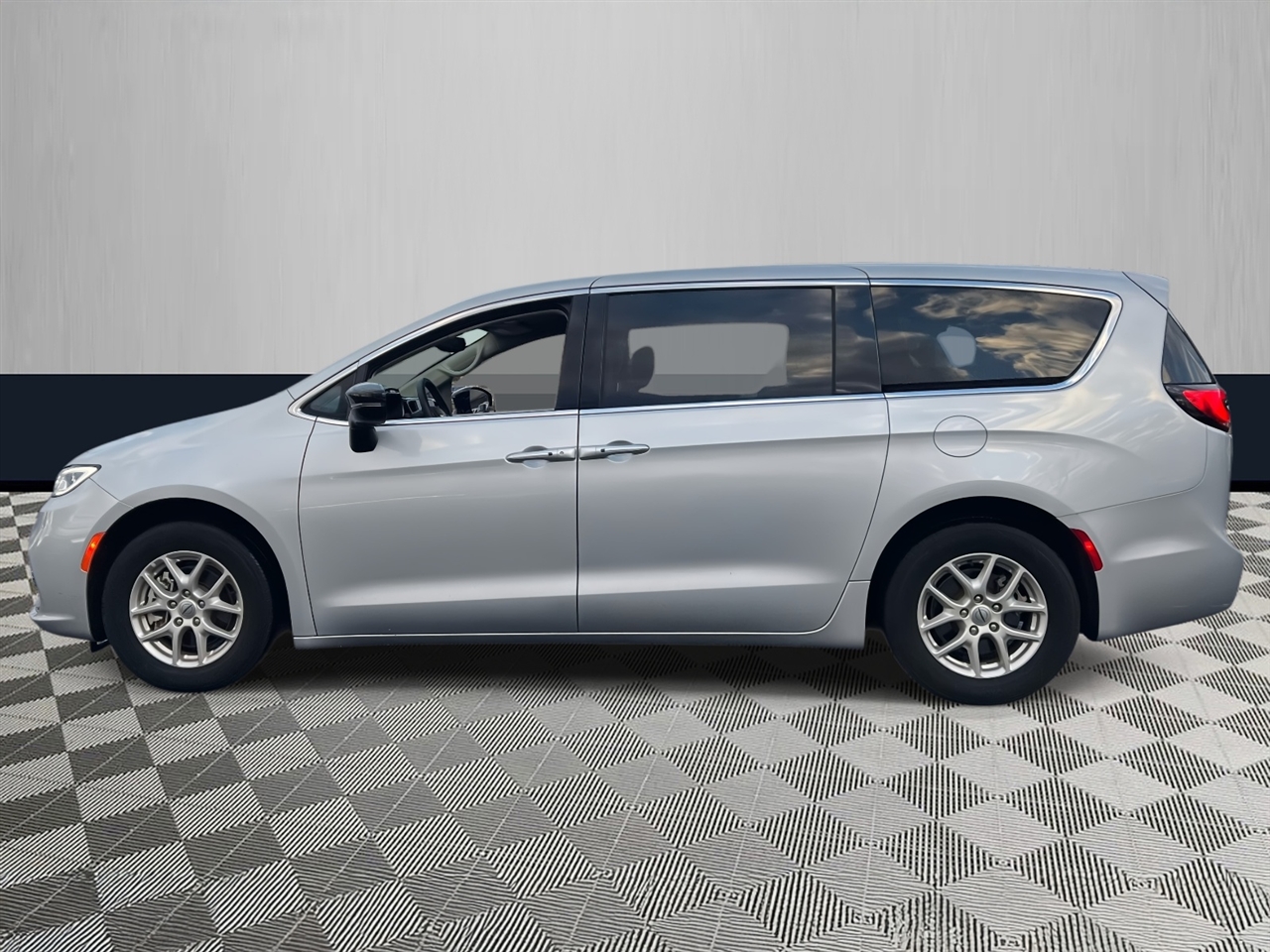 Chrysler Pacifica Touring L FWD 2024