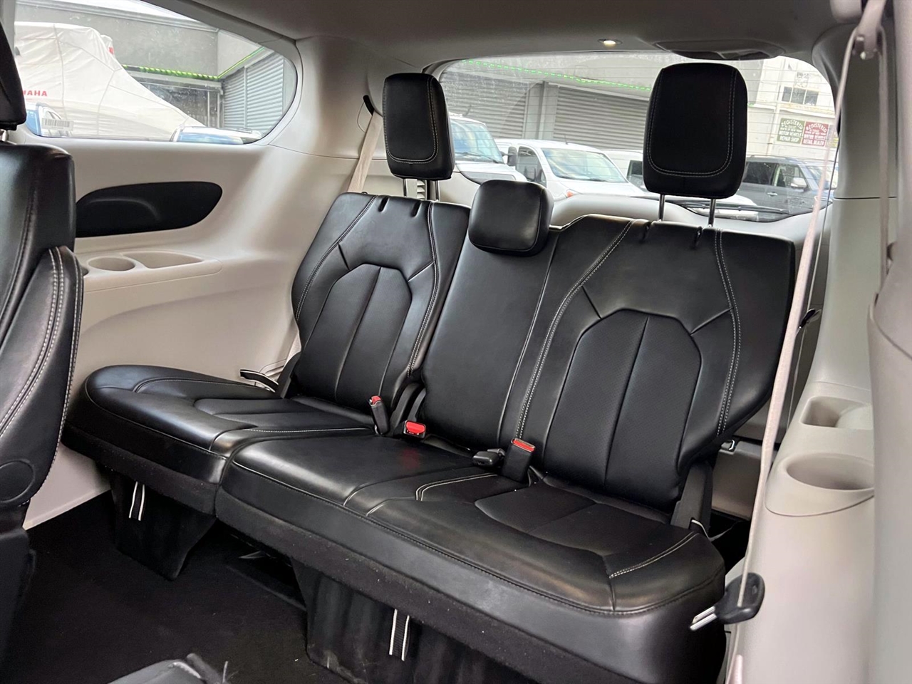 Chrysler Pacifica Touring L FWD 2024