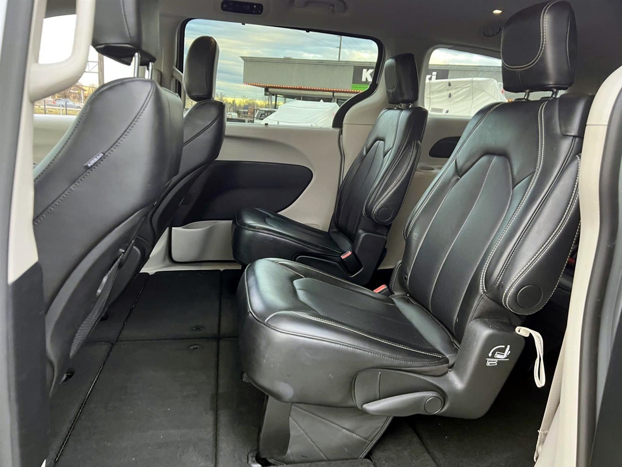 Chrysler Pacifica Touring L FWD 2024