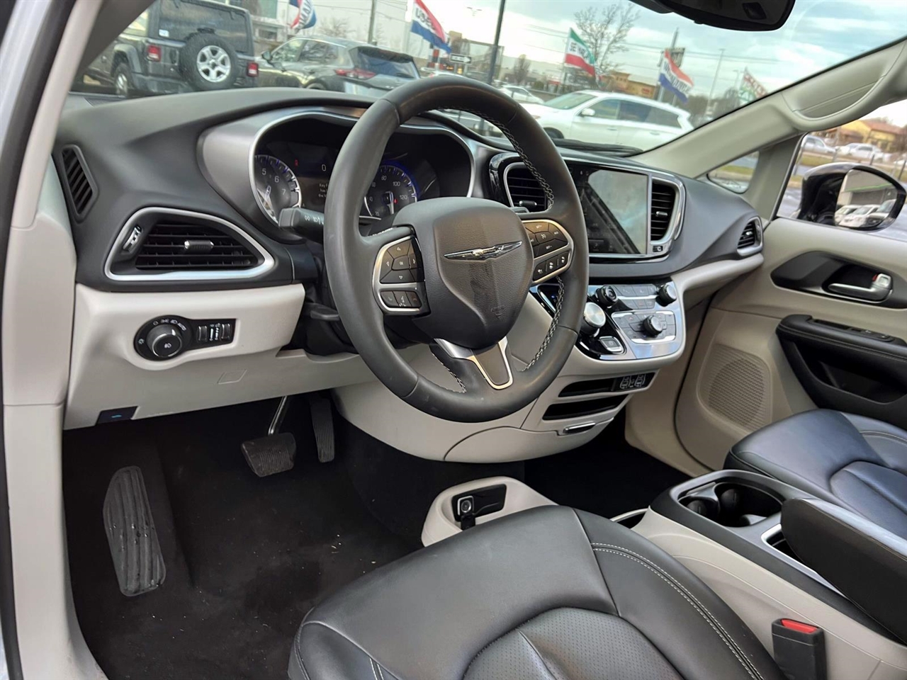 Chrysler Pacifica Touring L FWD 2024