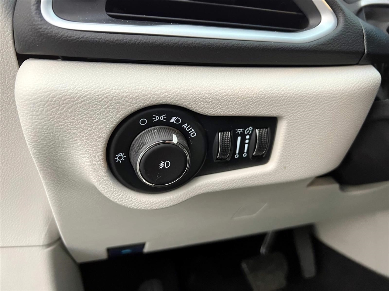 Chrysler Pacifica Touring L FWD 2024