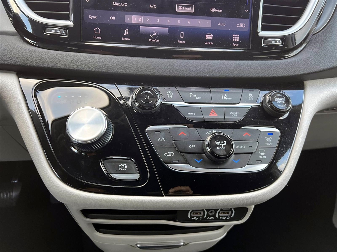 Chrysler Pacifica Touring L FWD 2024