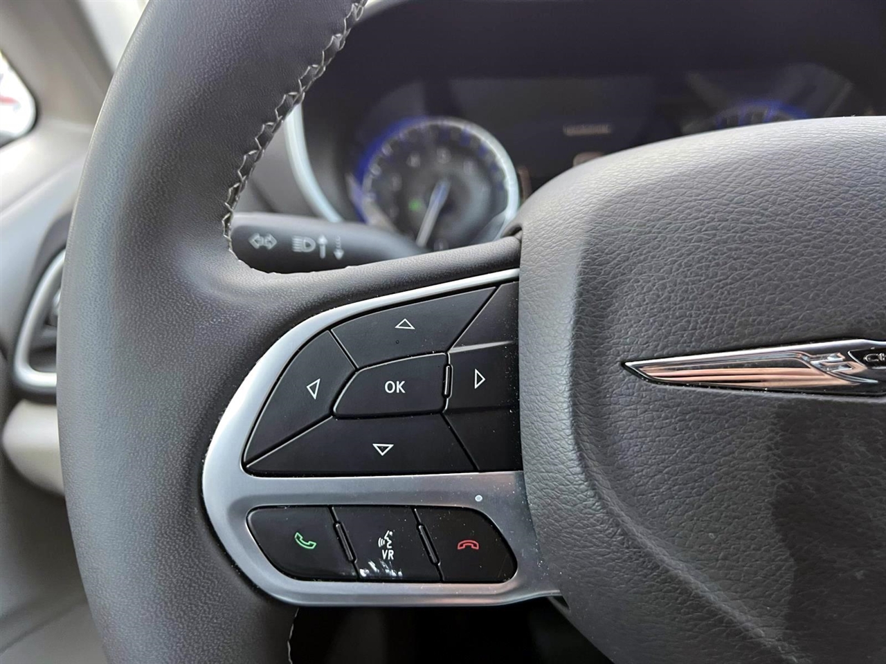 Chrysler Pacifica Touring L FWD 2024